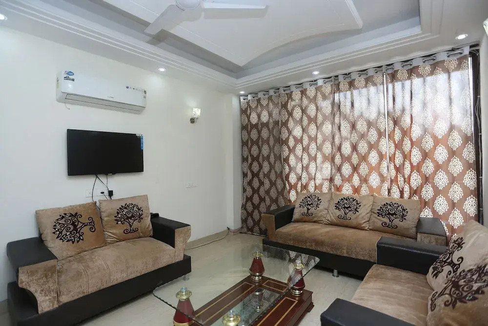 OYO 22867 Crystal Residency