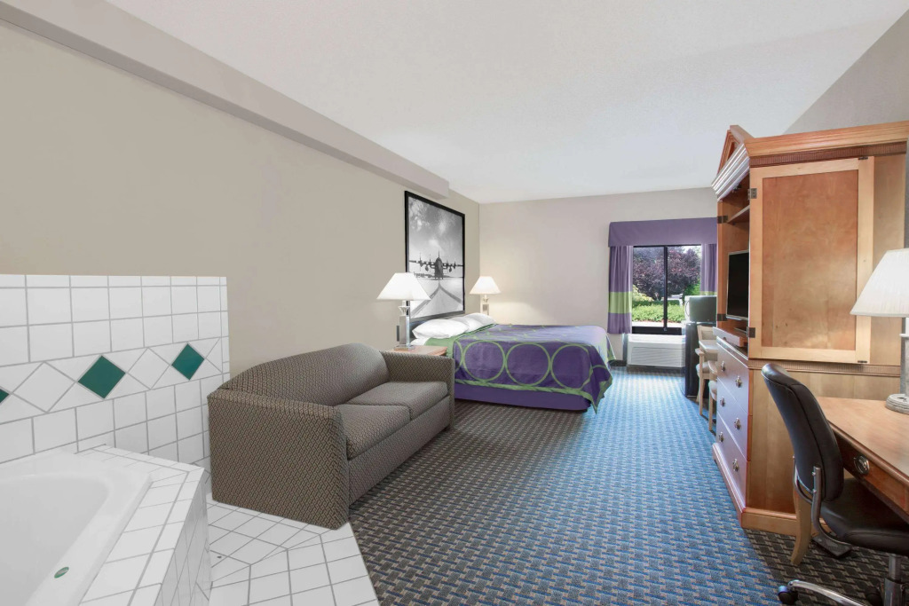 Super 8 by Wyndham Clemmons - Bermuda Run - Winston-Salem I-40