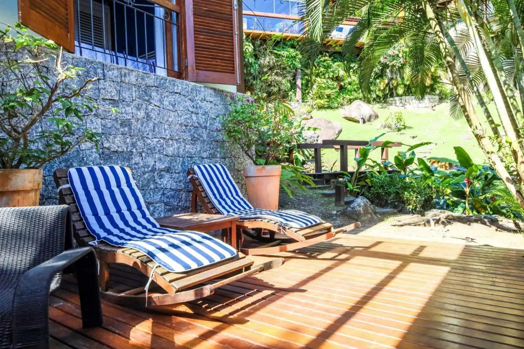 Casa em condomínio na Ilhabela a poucos metros da praia do Siriúba da Vila