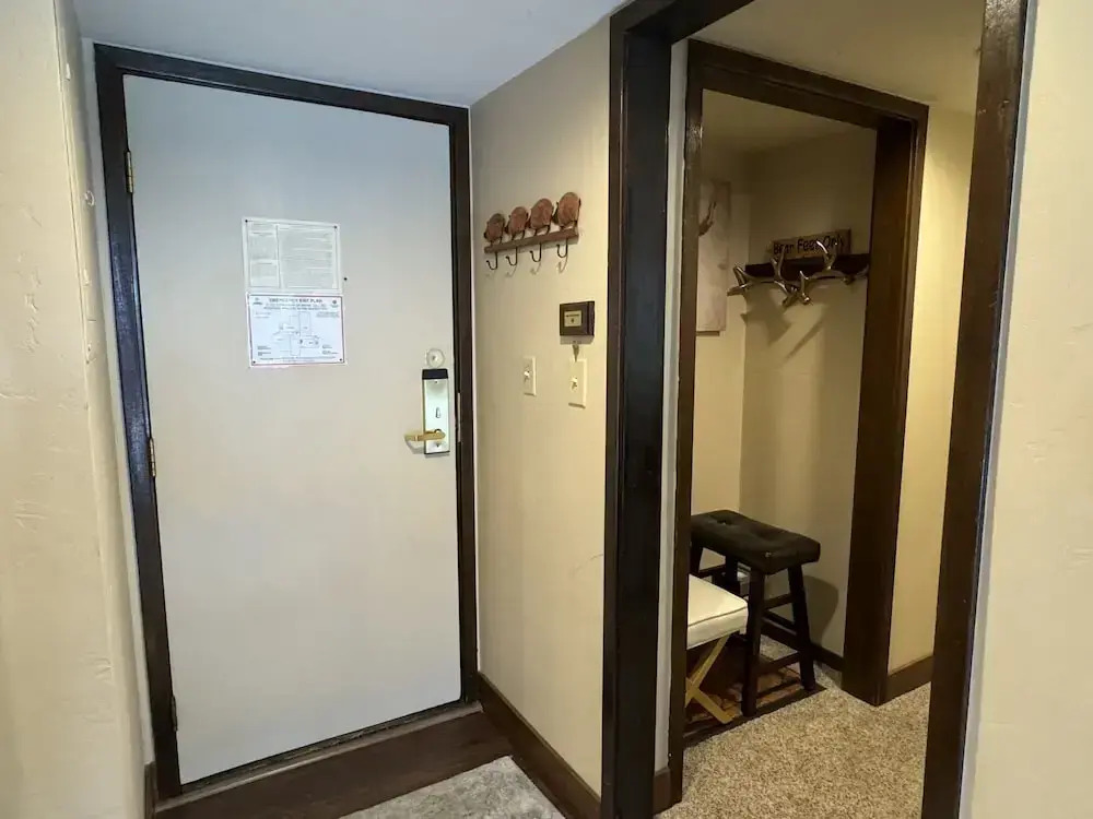 Beautiful Renovated 3br In Keystone 3 Bedroom Condo