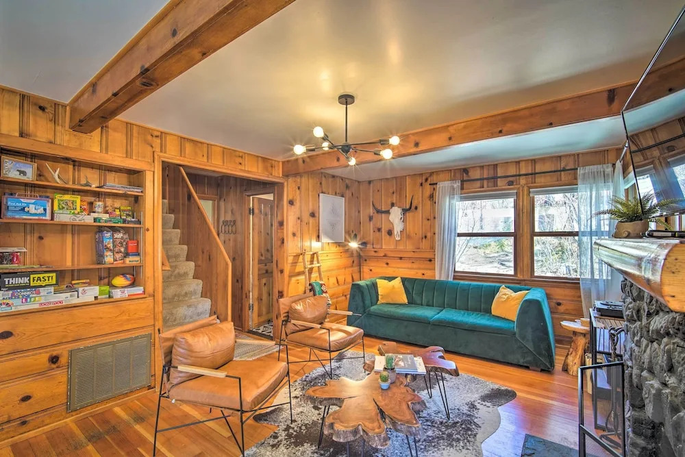 1 Mi to Bear Mountain: Cabin in Big Bear Lake