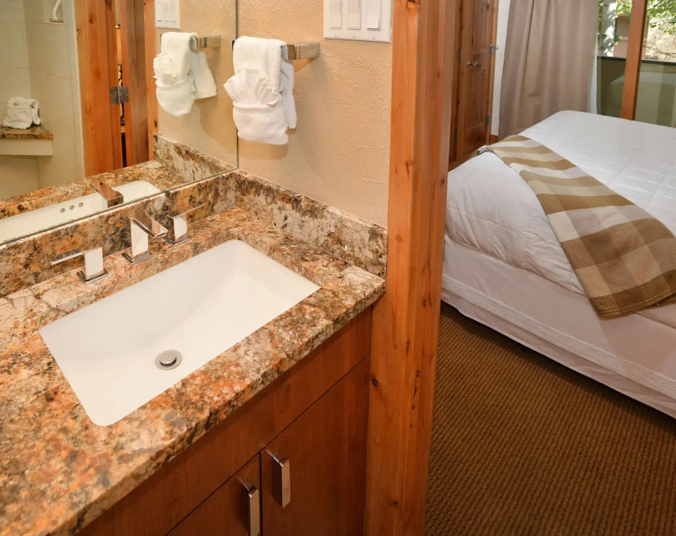 Lionshead Arcade #306 - 7 Br Condo