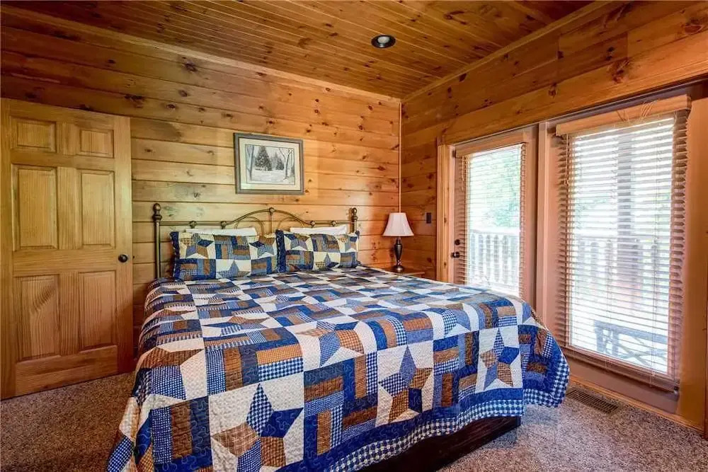 Gatlinburg Majesty 4 Bedroom Home with Hot Tub