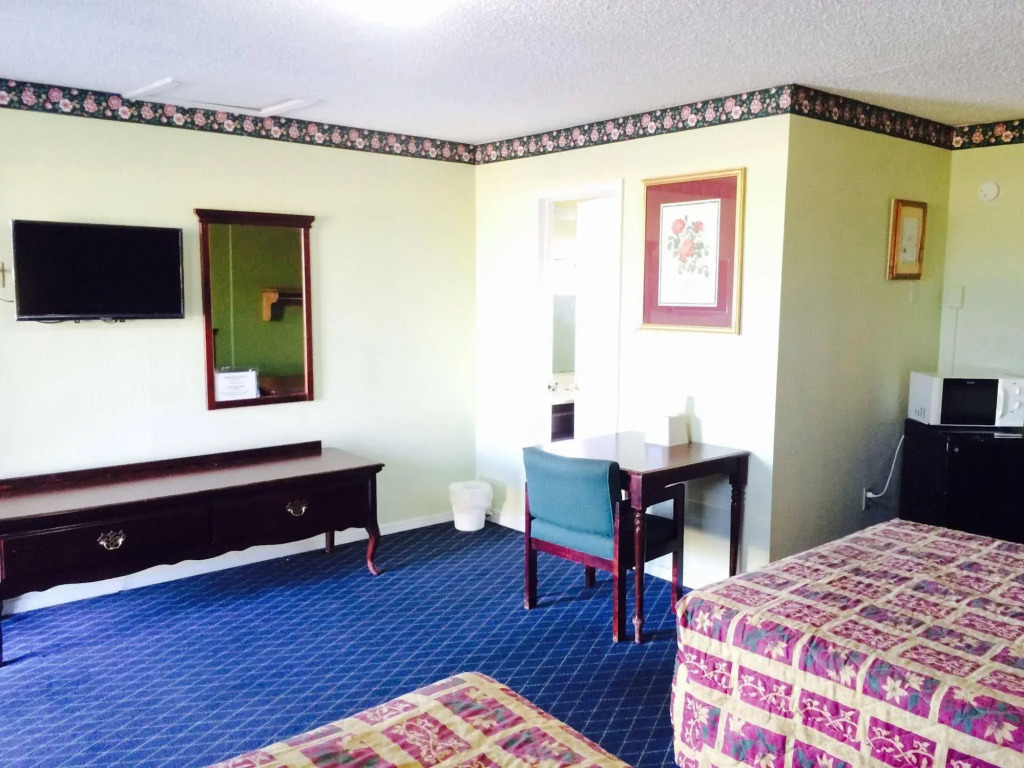 Super Inn & Suites