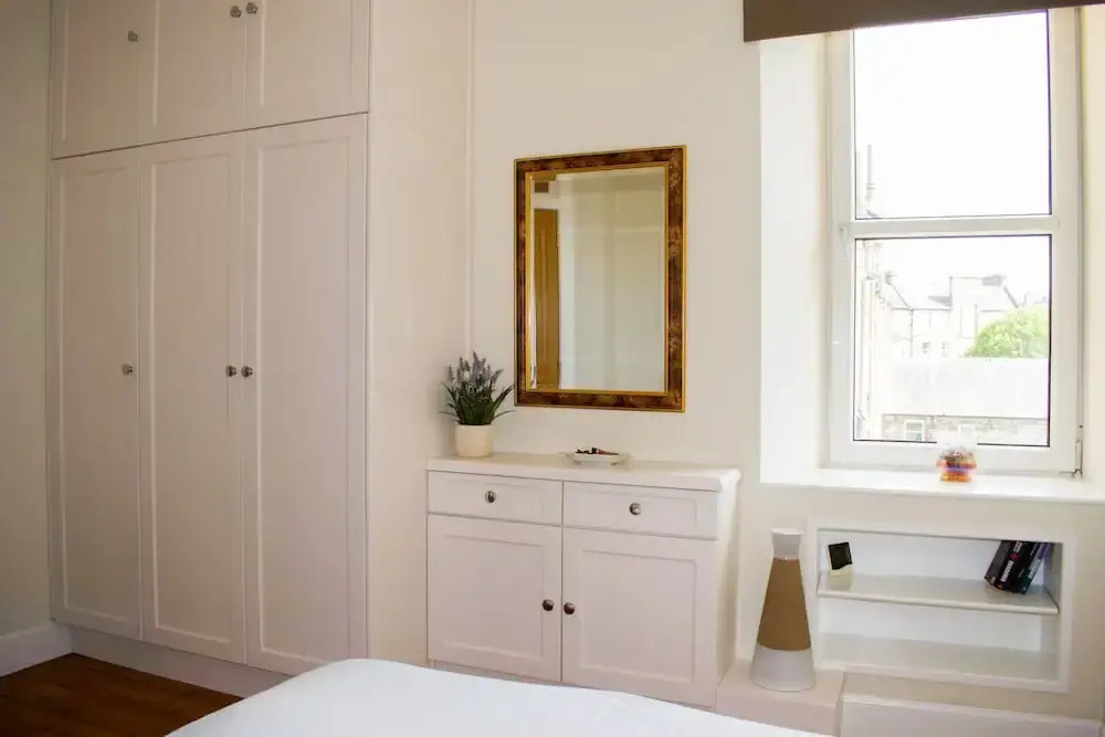 Bright and Spacious Home by Leith Walk