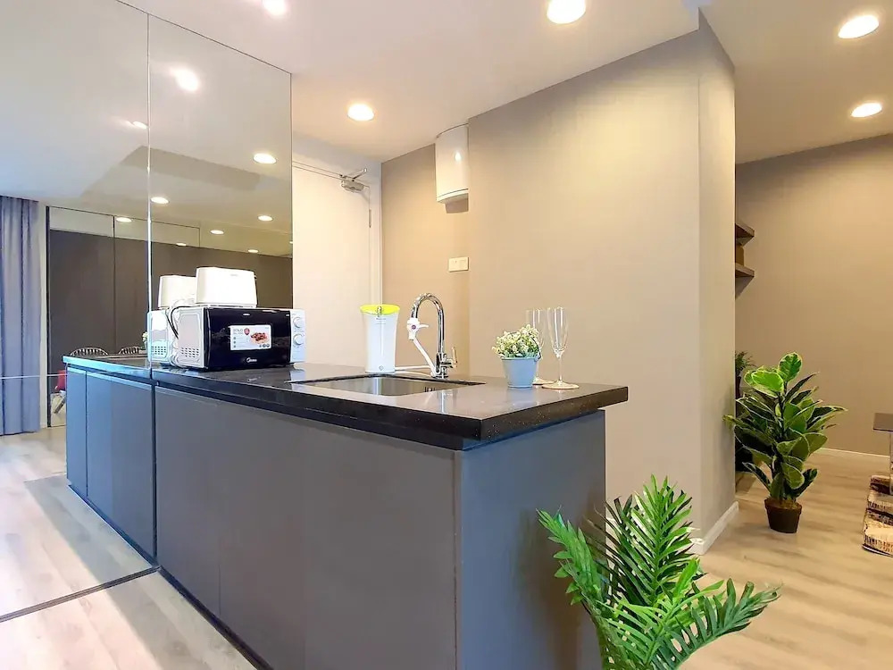Verve Suite KL Designer Apt by BeeStay