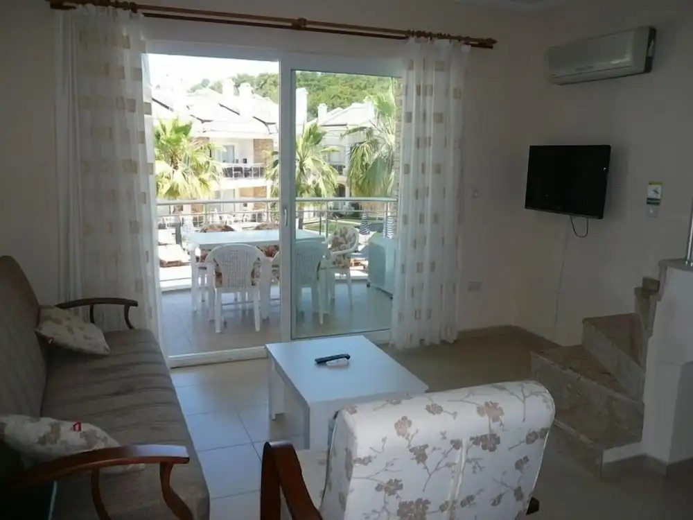 Golden Life Blue Green Residence