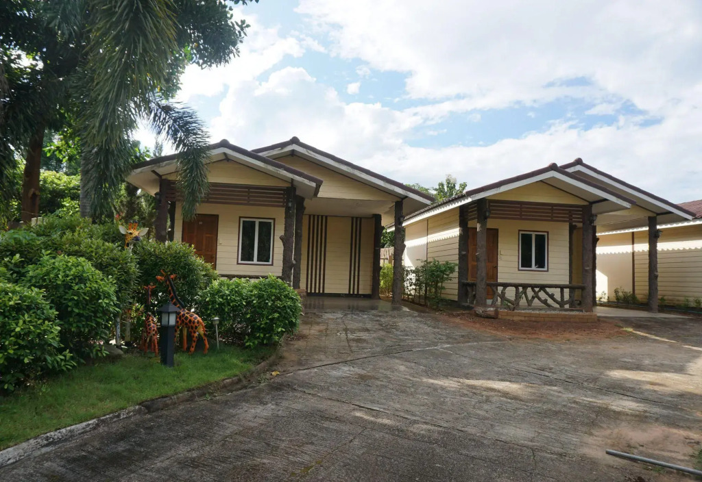 Monmai resort