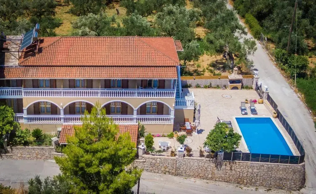 Costas Studios - 450m from Argassi center, by ZanteWize