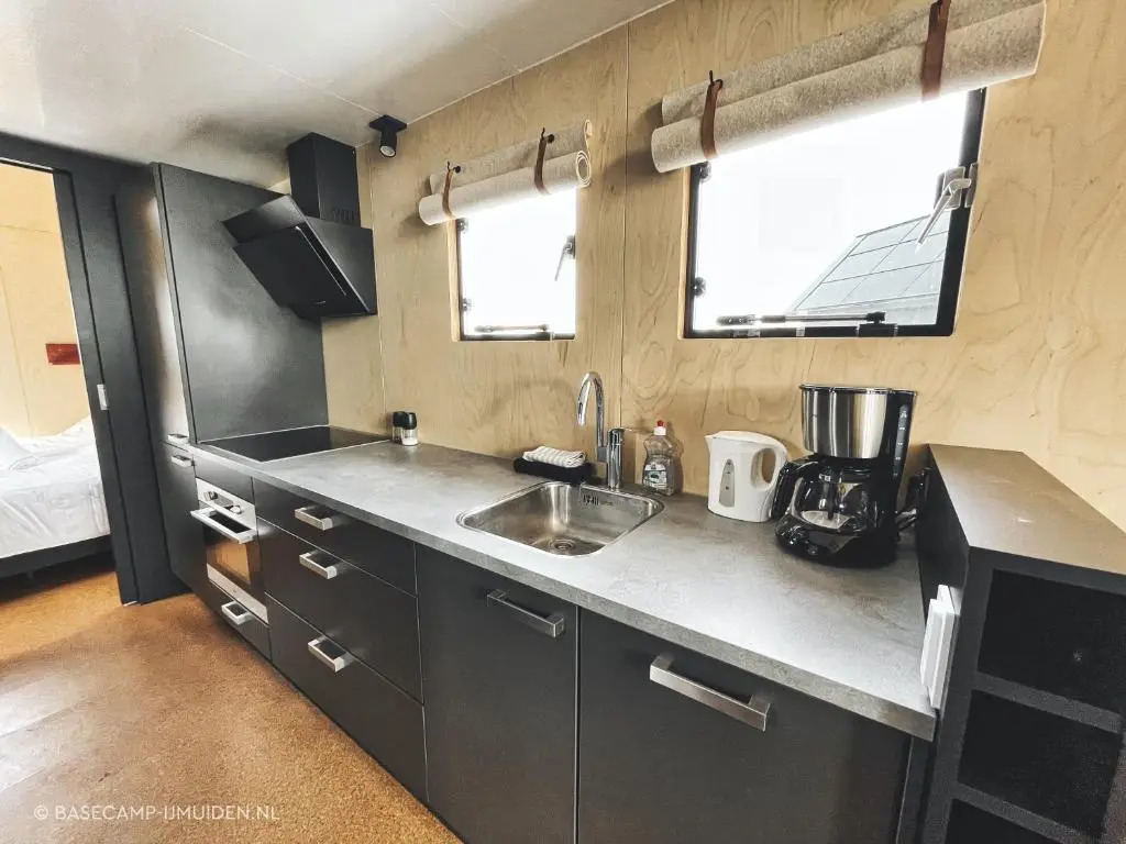 Basecamp Tiny House Eco-resort IJmuiden