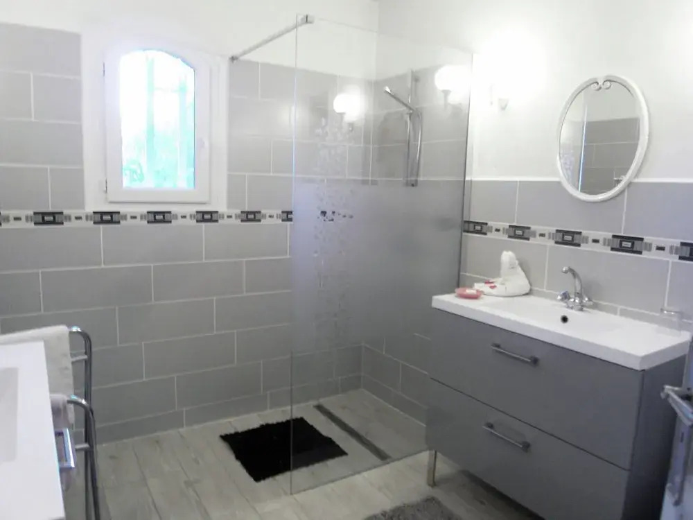 Cozy Holiday Home at Roquebrune-sur-argens With Pool
