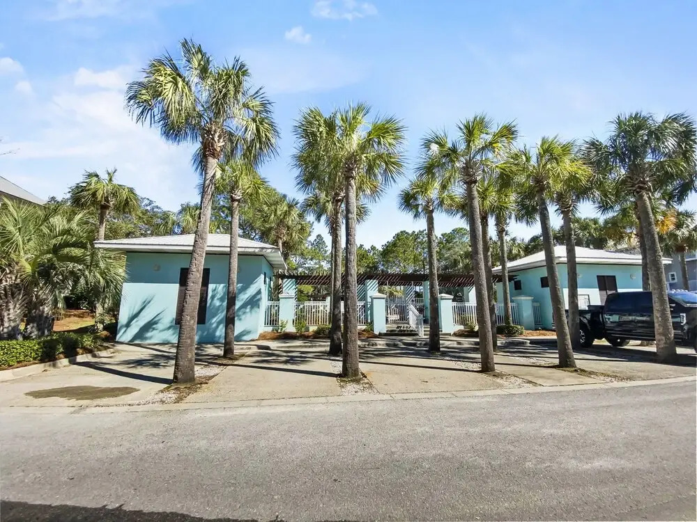 Golden On 30a 1 Bedroom Condo by RedAwning
