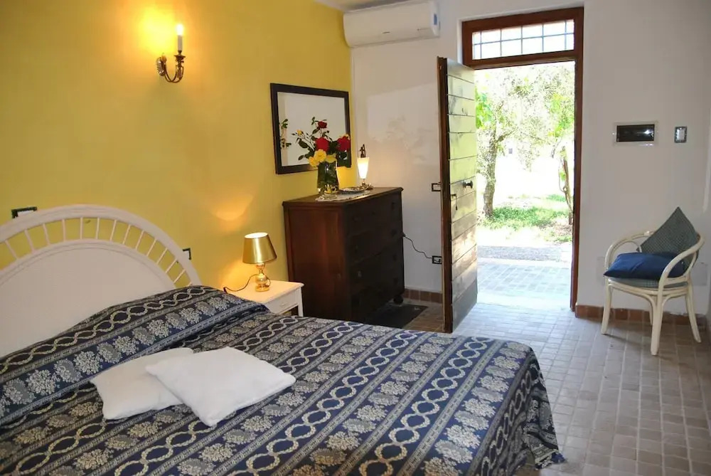 Meridiana Holiday House With Shared Swimming Pool