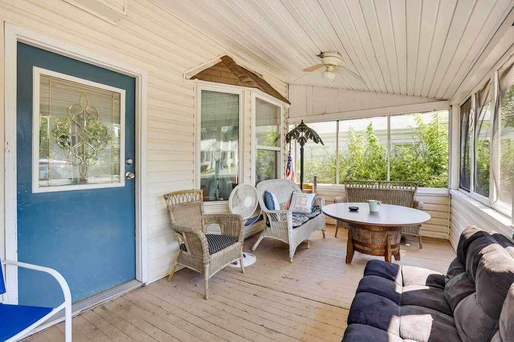 Waterfront Lake Erie Vacation Rental on the Strip!