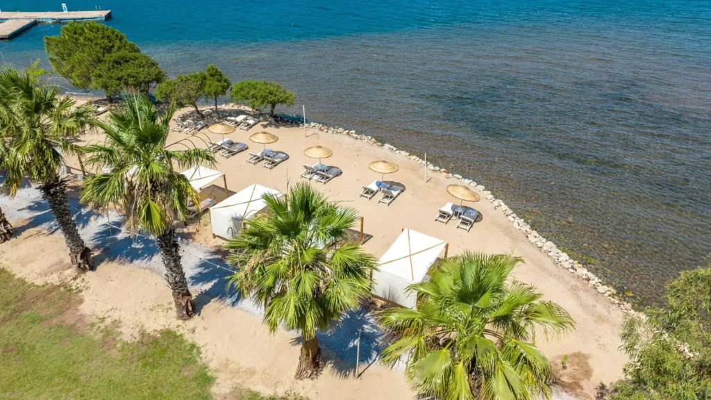 Chillos Beach