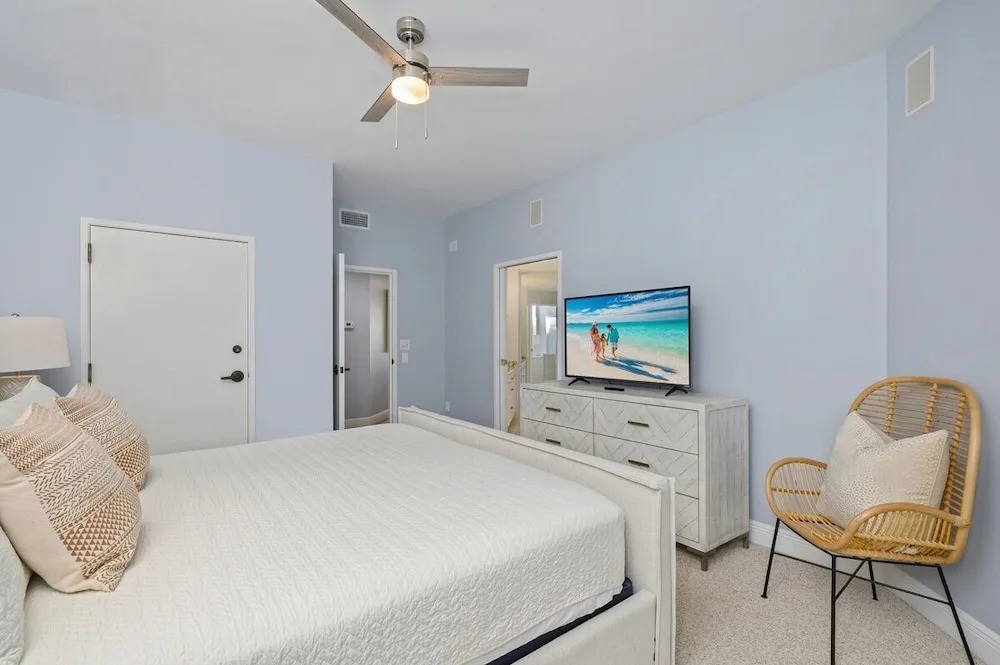Tops'l 1111 2 Bedroom Condo by RedAwning