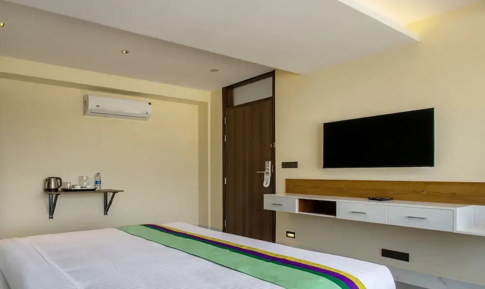 Treebo Jaguar Comforts, 3 Kms From Mahatma Gandhi Park