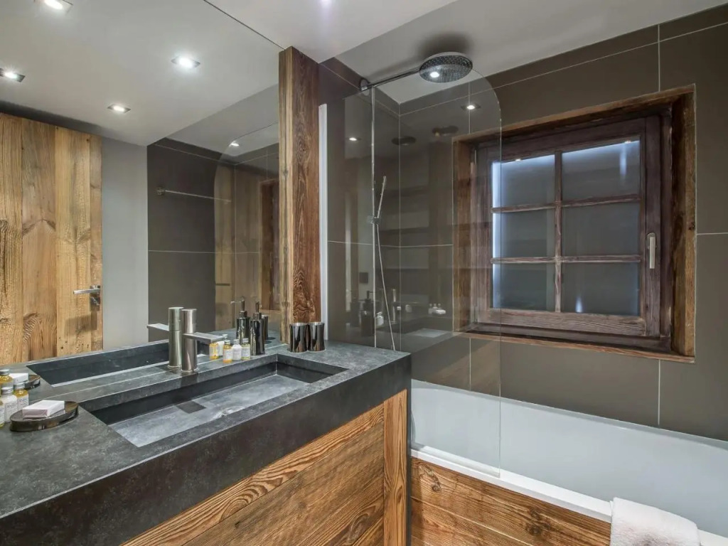 Chalet chaleureux avec SPA proche pistes à Méribel - FR-1-566-24