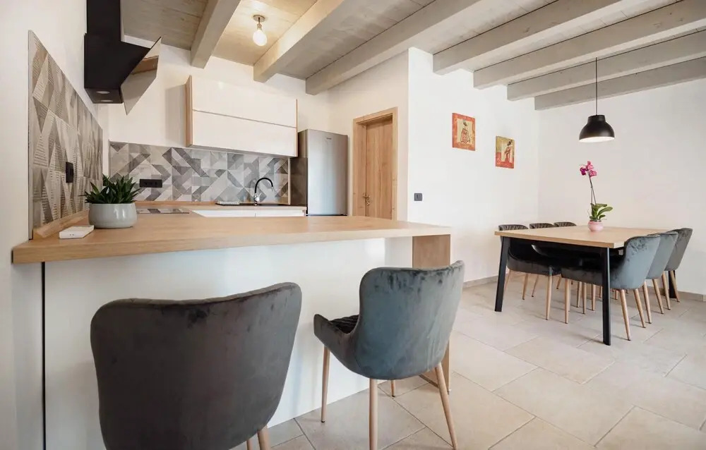 Awesome Home In Skofije