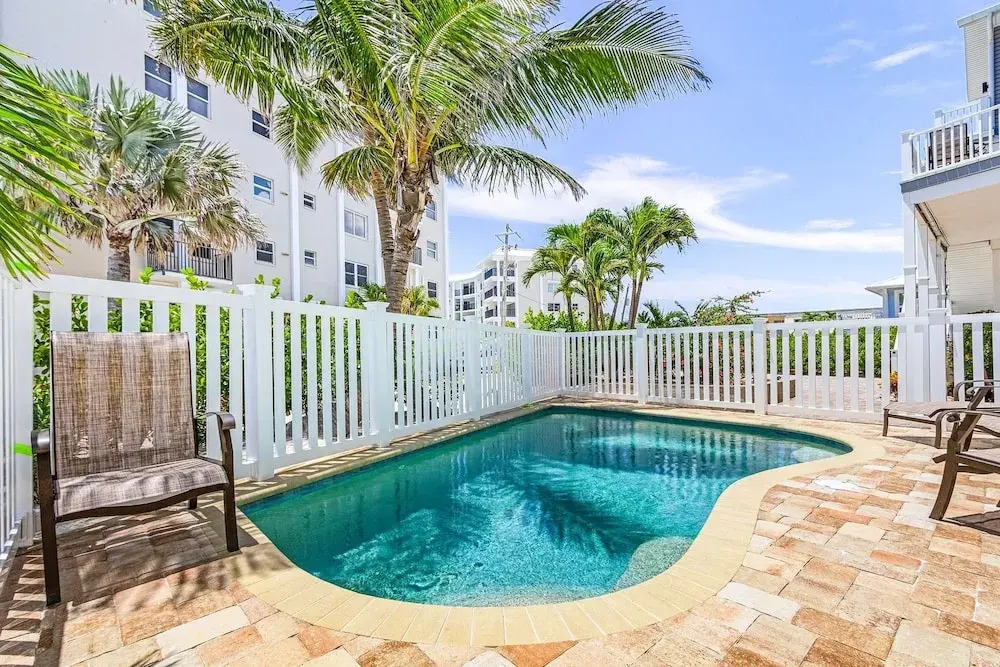 ~island Girl~ Immaculate Gulf Front Duplex 5 Bedroom Home by RedAwning