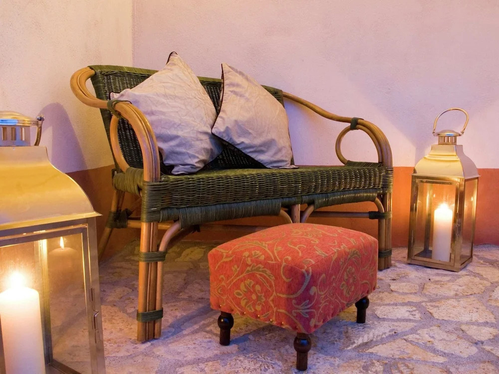 Tuscan Stay w/ Jacuzzi