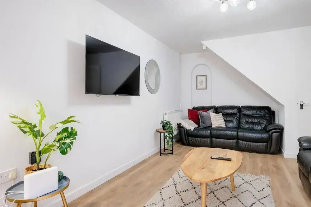 Spacious 4-Bedroom 2-Bath Home in Bywood