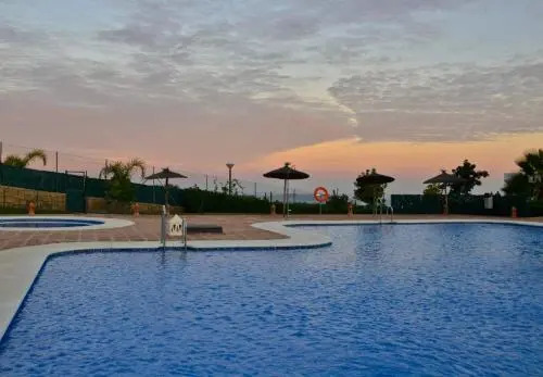 New Modern Villa Elviria, Mairena Pool BBQ&Views
