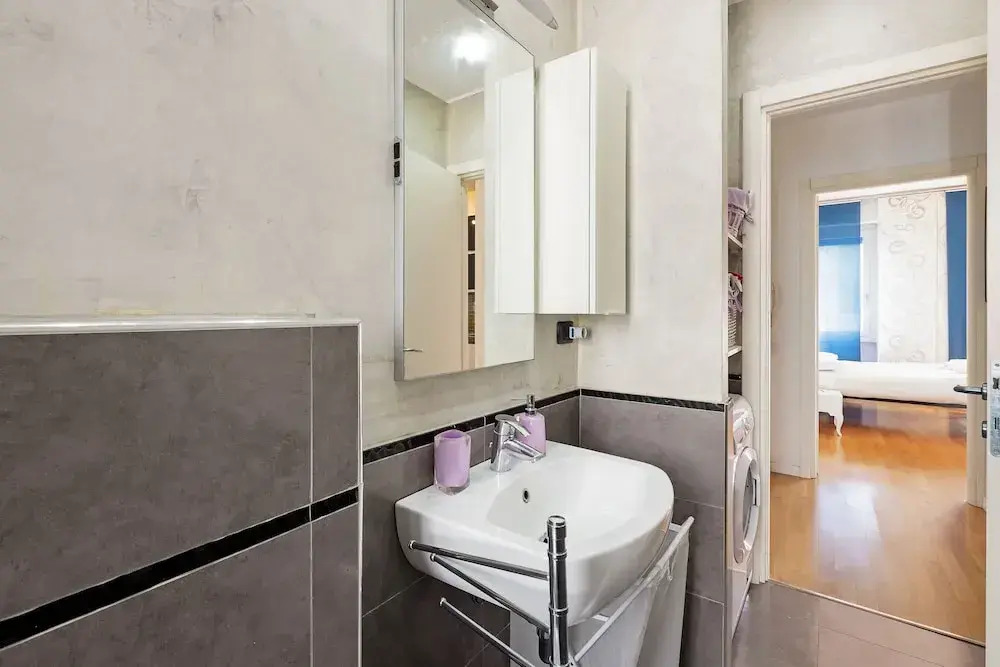 JOIVY Lovely Flat For 4 W/Balcony Near Porta Romana