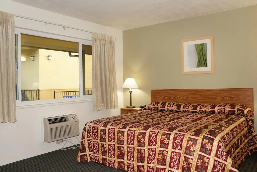 Lake Marina Inn
