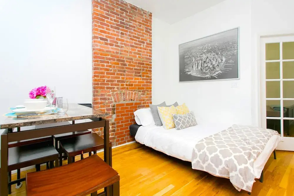 NY010 2 Bedroom Apartment By Senstay