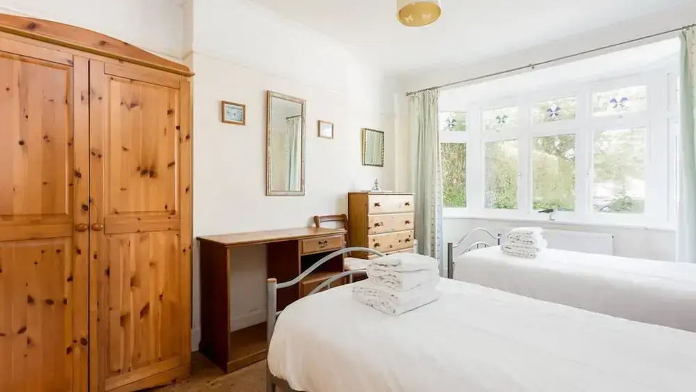 Woodstock in Poole With 2 Bedrooms and 1 Bathrooms