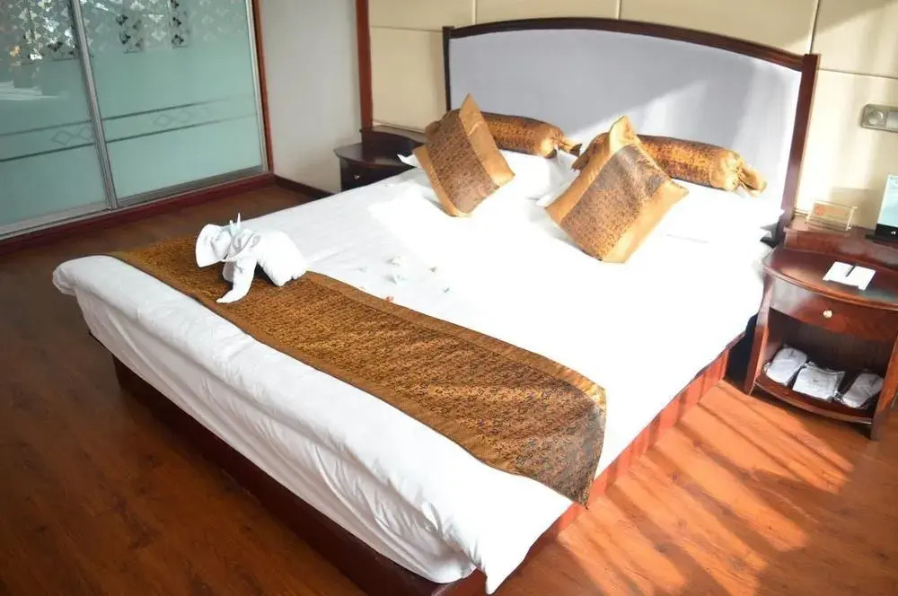 Qianyuan Jingyang (Eastern King) Hotel