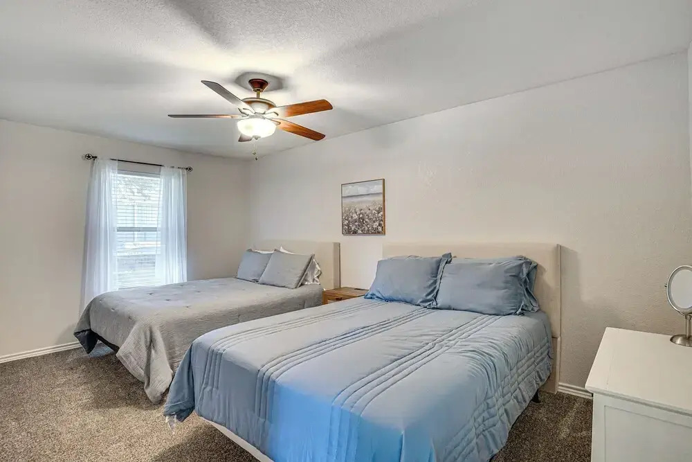 Granbury Cottage, Steps to Lake & Dock!