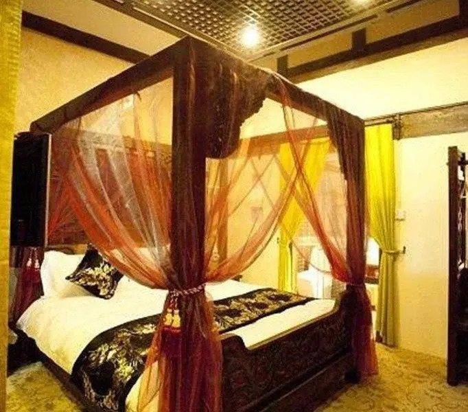 Lijiang Yunjin Yaju Courtyard Hotel