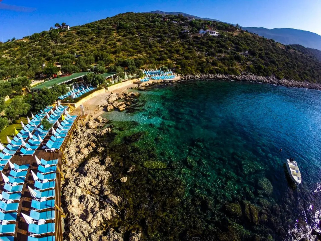 Blanca Beach Hotel