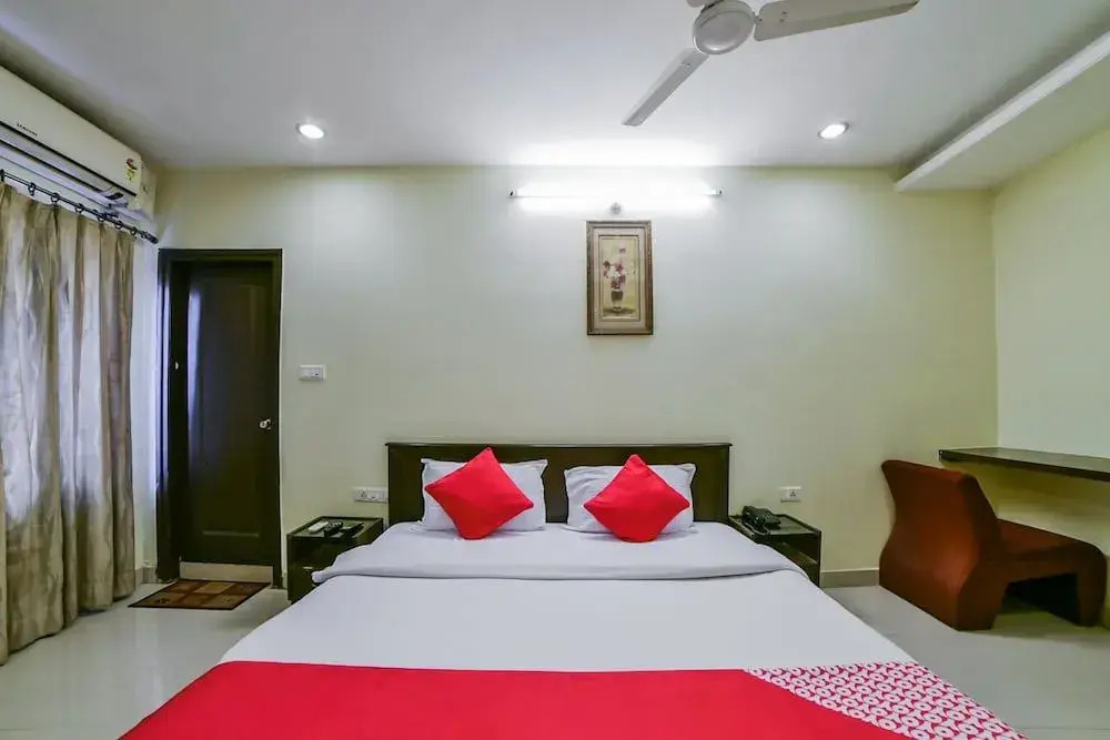 OYO 15729 Royal Stay