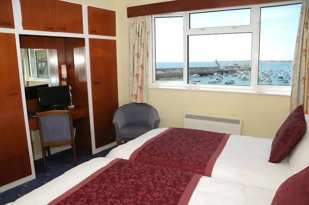 Dolphin Hotel