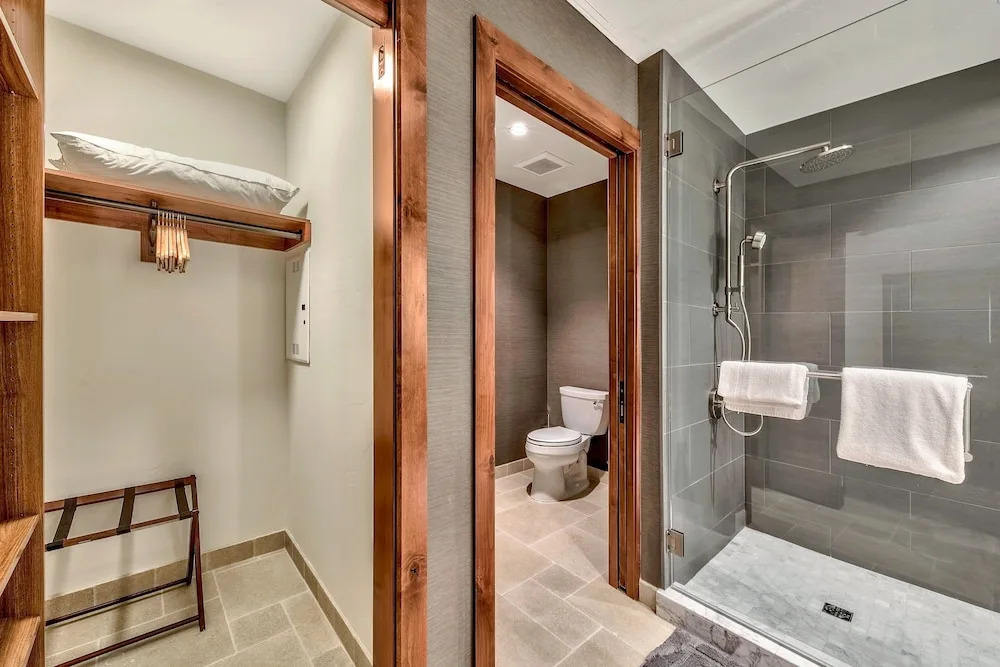 Luxury Three Bedroom Residence Steps From Heavenly Village Condo