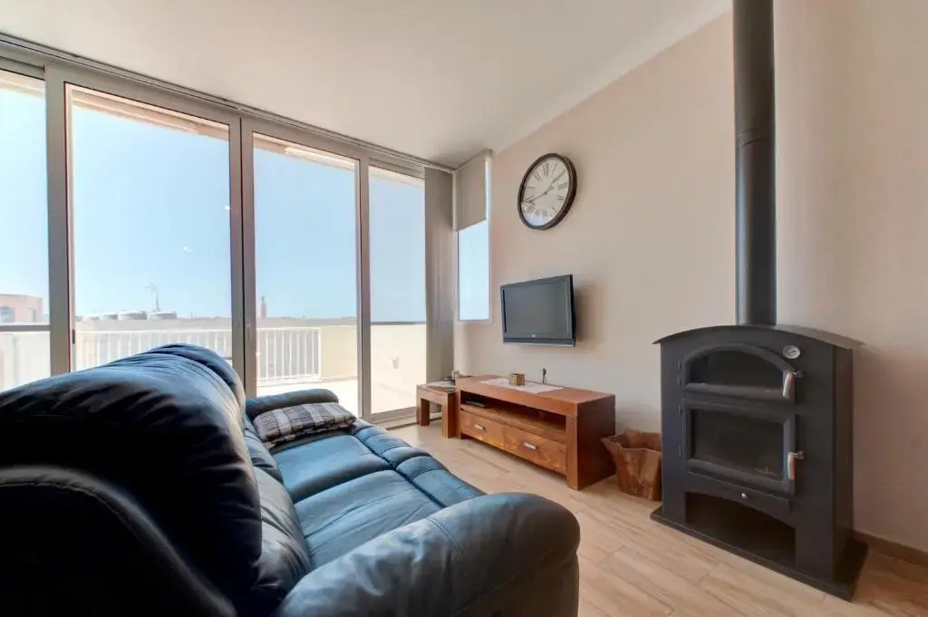 Modern Seaside 2 BR APT w Spectacular Views