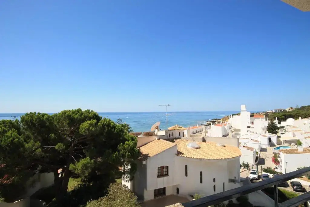 Praia da Oura Apartment - 100 m from the Beach - By Bedzy