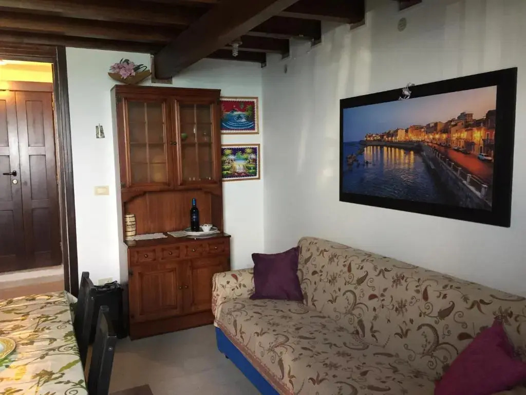 Tolomei House Holidays Sea View
