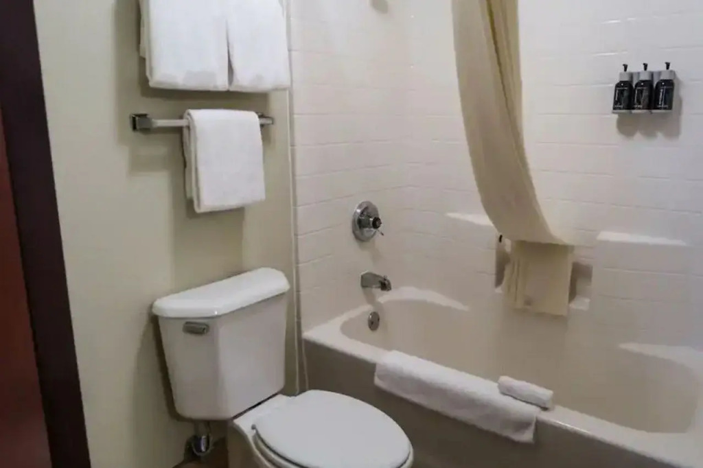 Oxford Suites Portland - Jantzen Beach