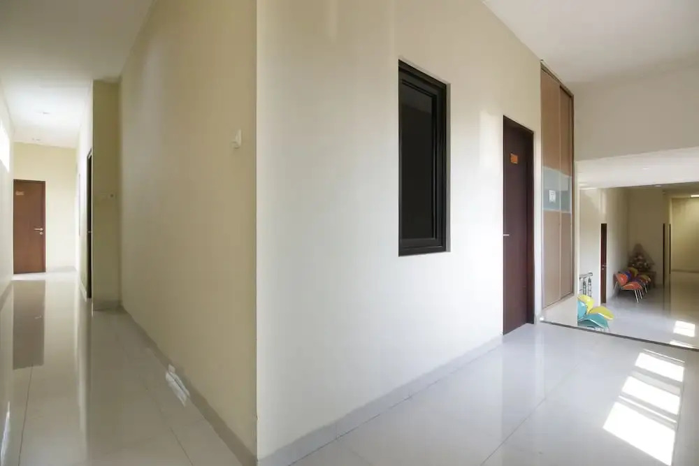Airy Bandara Ahmad Yani Anjasmoro Raya 74 Semarang