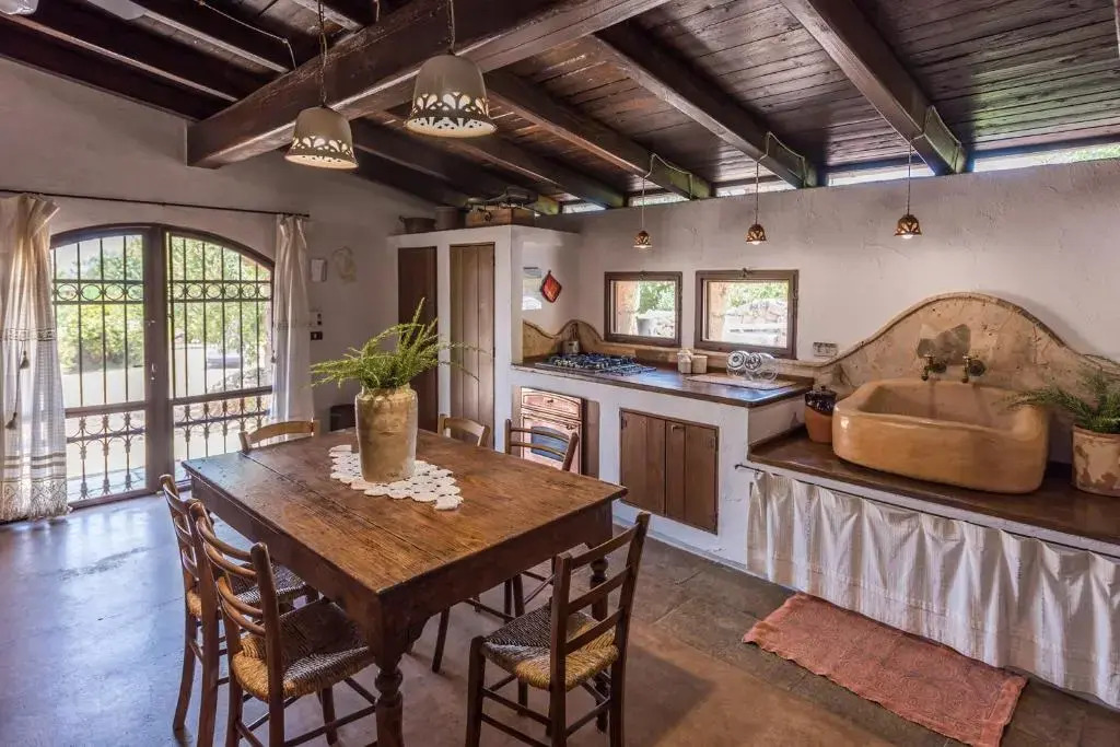 Tia Maria Country Inn