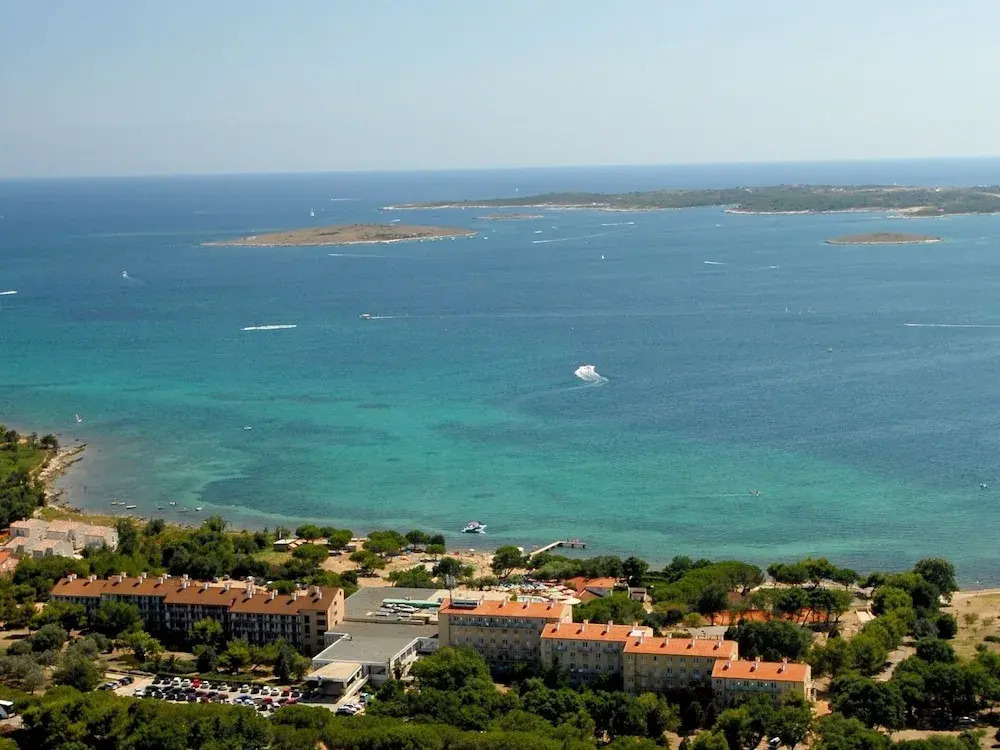 Well-Kept Apartment with Balcony Or Terrace, 12 Km From Pula