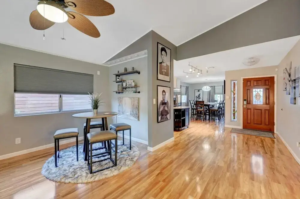 NEW Fresh Fun Heated Pool in Las Vegas 4 Bedrooms 1-story Minutes to the Las Vegas Strip Full Kitchen