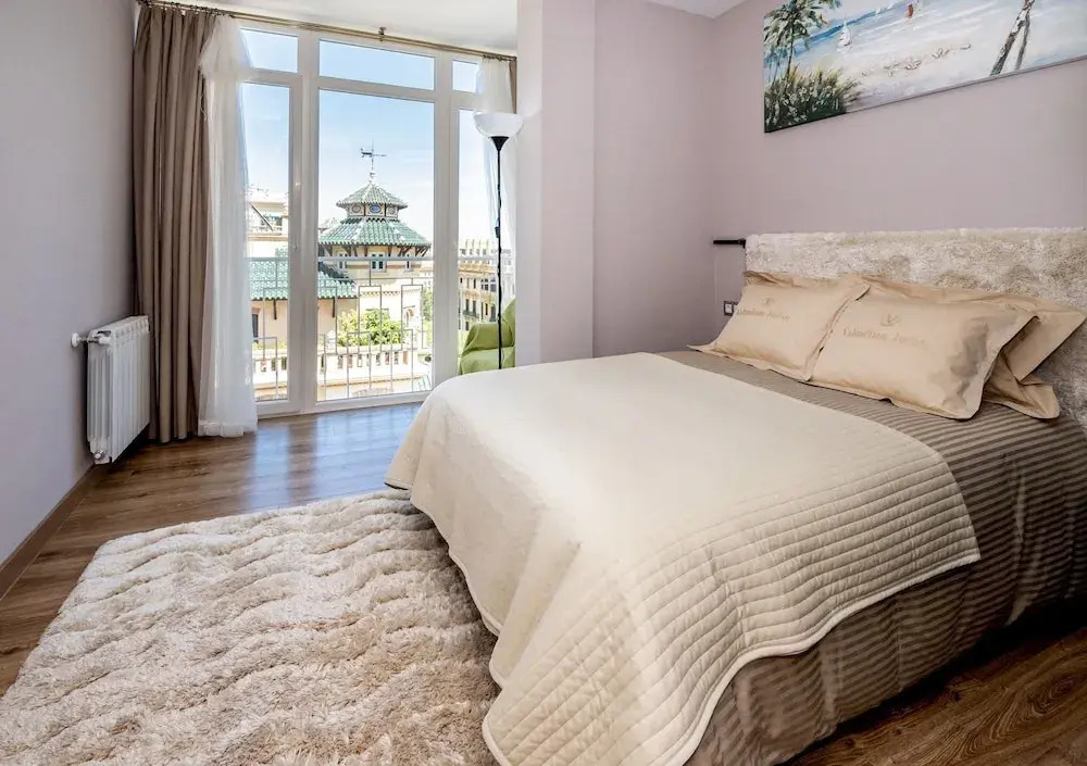 Plaza de Toros II - Recently Renovated Condo in Malaga Centre, Sea Views, 5 Mins Walk to Beach