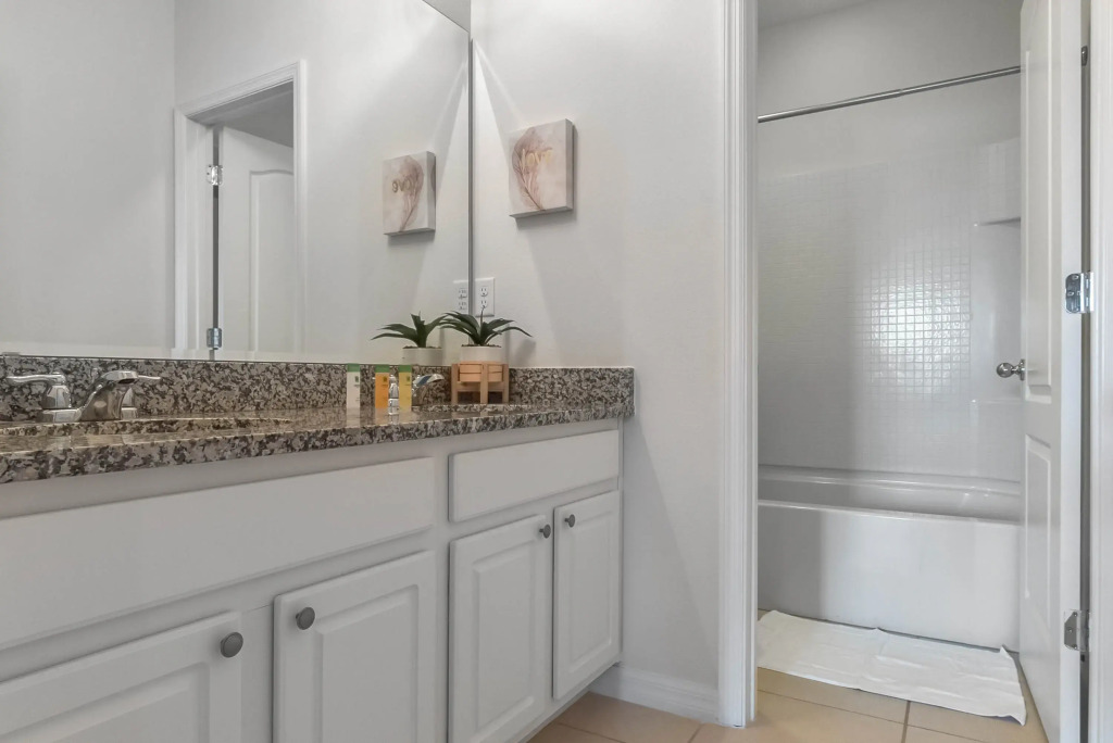 5 Bedrooms 4 Bathrooms Solterra 5272 Oa