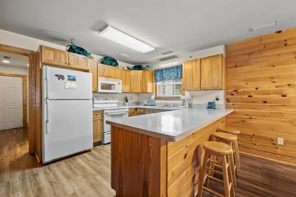 Poplar Point Condo Unit 12F - Three Bedroom Condo