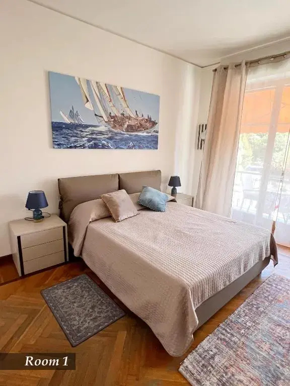 WELCOME RIVIERA -TORRE DAVORIO APPARTAMENTO 126 mq piuterrazzo25 mq - totalmente rinnovato- 250m dal centro - parcheggio a pagamento 20 euro al giorno da prenotare in anticipo salvo dispo -parking at 20 euro per day to be booked in advance if available